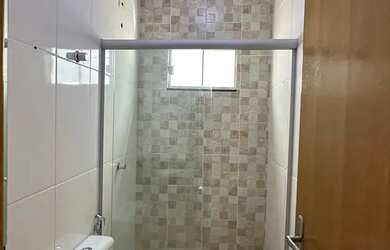 Imagem: A casa possui 3 Dormitórios, 3 Banheiros, 3 Vagas na garagem