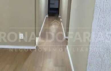 Imagem: O apartamento possui 3 Dormitórios, 1 Banheiro, 1 Vaga na garagem