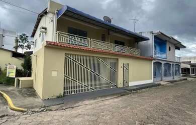 Imagem: A casa em condomínio à venda possui 4 Dormitórios, 5 Banheiros