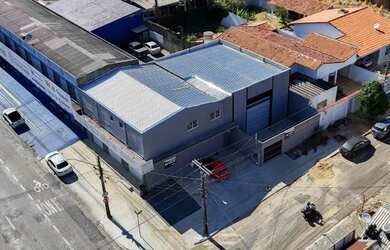 Imagem: O depósito possui 4 Vagas na garagem, 87m² de Área e está