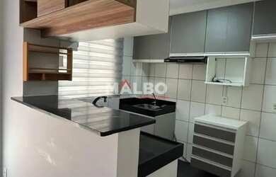 Imagem: O apartamento possui 2 Dormitórios, 1 Banheiro, 1 Vaga na garagem