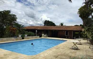 Imagem: O terreno possui 9.900m² de Área e está localizado em Porto