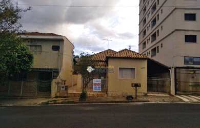 Imagem: O depósito possui 3 Vagas na garagem e 120m² de Área e está