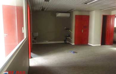 Imagem: O depósito possui 3 Vagas na garagem, 87m² de Área e está