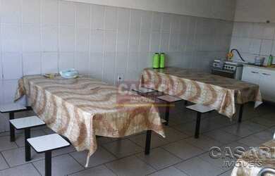 Imagem: O depósito possui 2 Vagas na garagem, 700m² de Área e está