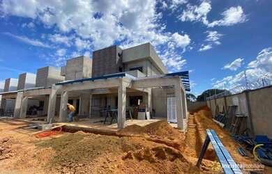 Imagem: A casa em condomínio possui 4 Dormitórios, 4 Banheiros, 3