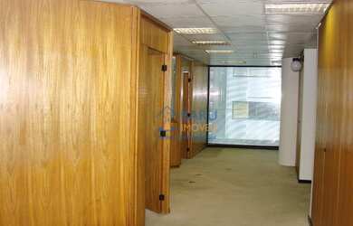 Imagem: O depósito possui 5 Vagas na garagem e 2143m² de Área e está