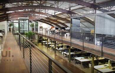 Imagem: O depósito possui 5 Vagas na garagem, 2.620m² de Área e