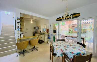 Imagem: A casa em condomínio possui 4 Dormitórios, 3 Banheiros, 2