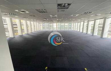 Imagem: O depósito possui 3 Vagas na garagem, 196m² de Área e está