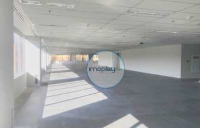 Imagem: O depósito possui 5 Vagas na garagem, 951m² de Área e está