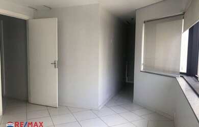 Imagem: O depósito possui 3 Vagas na garagem, 87m² de Área e Imóvel