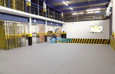 Imagem: O depósito possui 5 Vagas na garagem, 2.426m² de Área e