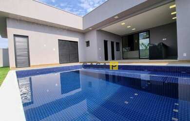 Imagem: A casa em condomínio possui 3 Dormitórios, 2 Banheiros, 4