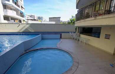 Imagem: O apartamento possui 2 Dormitórios, 1 Banheiro, 2 Vagas na