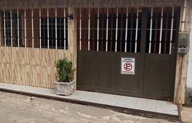 Imagem: A casa possui 3 Dormitórios, 1 Banheiro, Varanda e está localizado