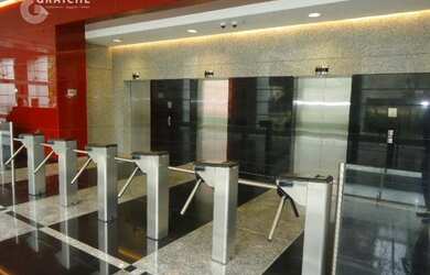 Imagem: O depósito possui 2 Vagas na garagem, 84m² de Área e está