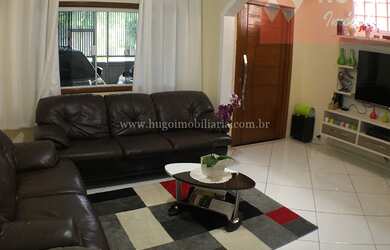 Imagem: A casa possui 3 Dormitórios, 4 Banheiros, 2 Vagas na garagem