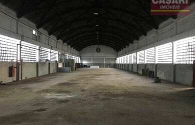 Imagem: O depósito possui 5 Vagas na garagem, 2.970m² de Área e