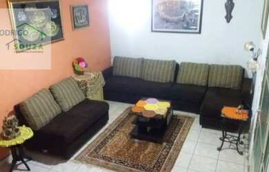 Imagem: A casa possui 4 Dormitórios, 3 Banheiros, 2 Vagas na garagem