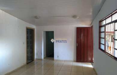 Imagem: A casa possui 3 Dormitórios, 1 Banheiro, 1 Vaga na garagem