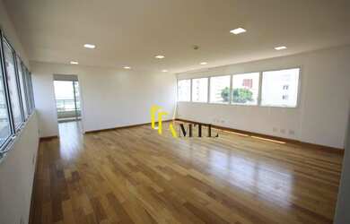 Imagem: O depósito possui 2 Vagas na garagem, 85m² de Área e está