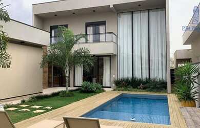 Imagem: A casa em condomínio possui 3 Dormitórios, 1 Banheiro, 4 Vagas