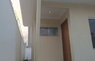 Imagem: A casa possui 3 Dormitórios, 1 Banheiro, 2 Vagas na garagem