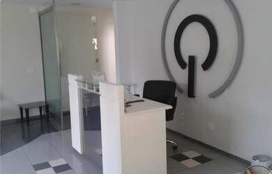 Imagem: O depósito possui 2 Vagas na garagem e 684m² de Área e está