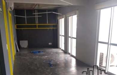 Imagem: O depósito possui 2 Vagas na garagem, 143m² de Área e está