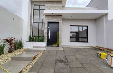 Imagem: A casa possui 3 Dormitórios, 2 Banheiros, 2 Vagas na garagem