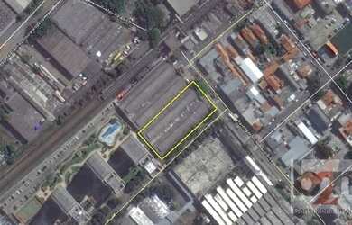 Imagem: O depósito possui 5 Vagas na garagem, 3.900m² de Área e