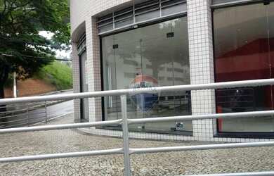 Imagem: O depósito possui 2 Vagas na garagem e 190m² de Área e está