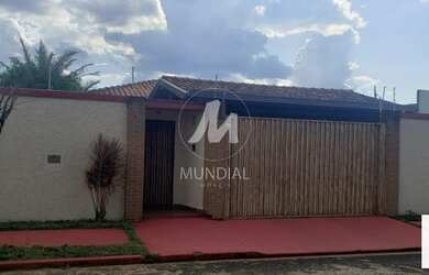 Imagem: A casa possui 3 Dormitórios, 1 Banheiro, 2 Vagas na garagem