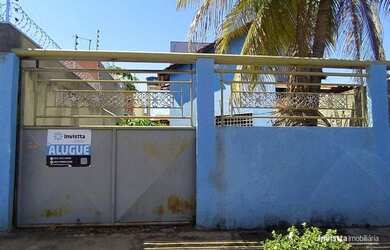 Imagem: A casa possui 2 Dormitórios, 1 Banheiro, 2 Vagas na garagem