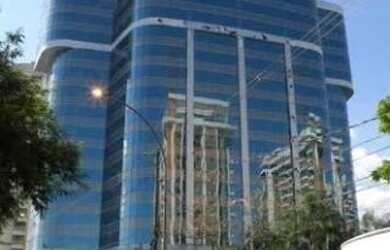 Imagem: O depósito possui 3 Vagas na garagem e 288m² de Área e está