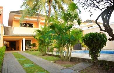 Imagem: A casa em condomínio possui 5 Dormitórios, 1 Banheiro, 4 Vagas