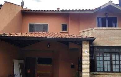 Imagem: A casa em condomínio e possui 3 Dormitórios, Suítes, 3 Banheiros