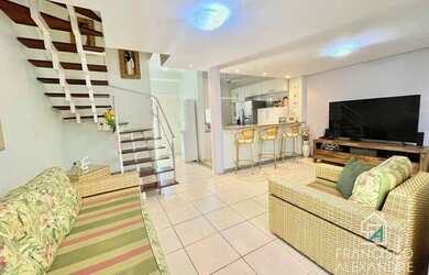 Imagem: A casa em condomínio possui 4 Dormitórios, 1 Banheiro, 2 Vagas