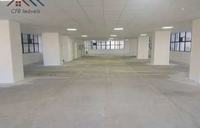 Imagem: O depósito possui 5 Vagas na garagem, 550m² de Área e está