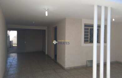 Imagem: O depósito possui 2 Vagas na garagem, 172m² de Área e está