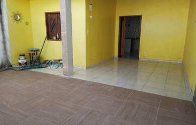 Imagem: A casa possui 2 Dormitórios, 2 Banheiros, 2 Vagas na garagem