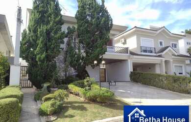 Imagem: A casa possui 2 Dormitórios, 3 Banheiros, 4 Vagas na garagem