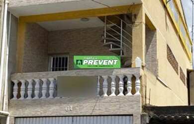 Imagem: A casa possui 2 Dormitórios, 2 Banheiros, 2 Vagas na garagem