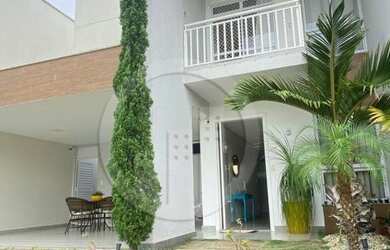 Imagem: A casa em condomínio possui 3 Dormitórios, 2 Banheiros, 4