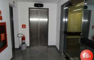 Imagem: O depósito possui 5 Vagas na garagem, 374m² de Área e está