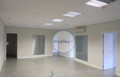 Imagem: O depósito possui 5 Vagas na garagem, 187m² de Área e está