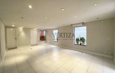 Imagem: O depósito possui 2 Vagas na garagem, 123m² de Área e está