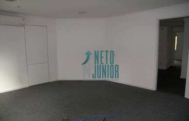 Imagem: O depósito possui 5 Vagas na garagem, 220m² de Área e está