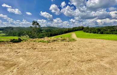 Imagem: O terreno possui 600m² de Área e está localizado em Centro
